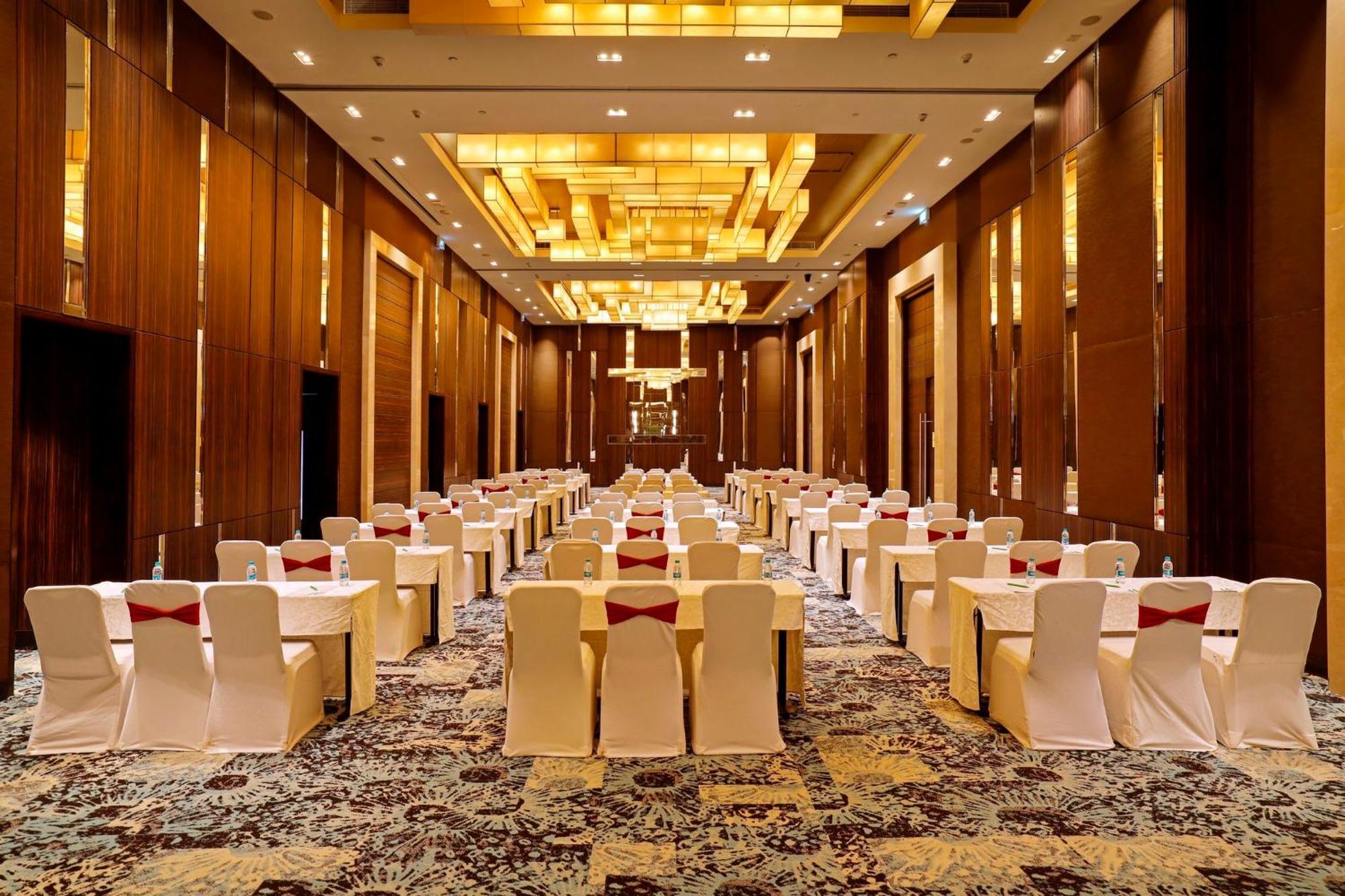 Holiday Inn Chennai Omr It Expressway By Ihg Exterior photo