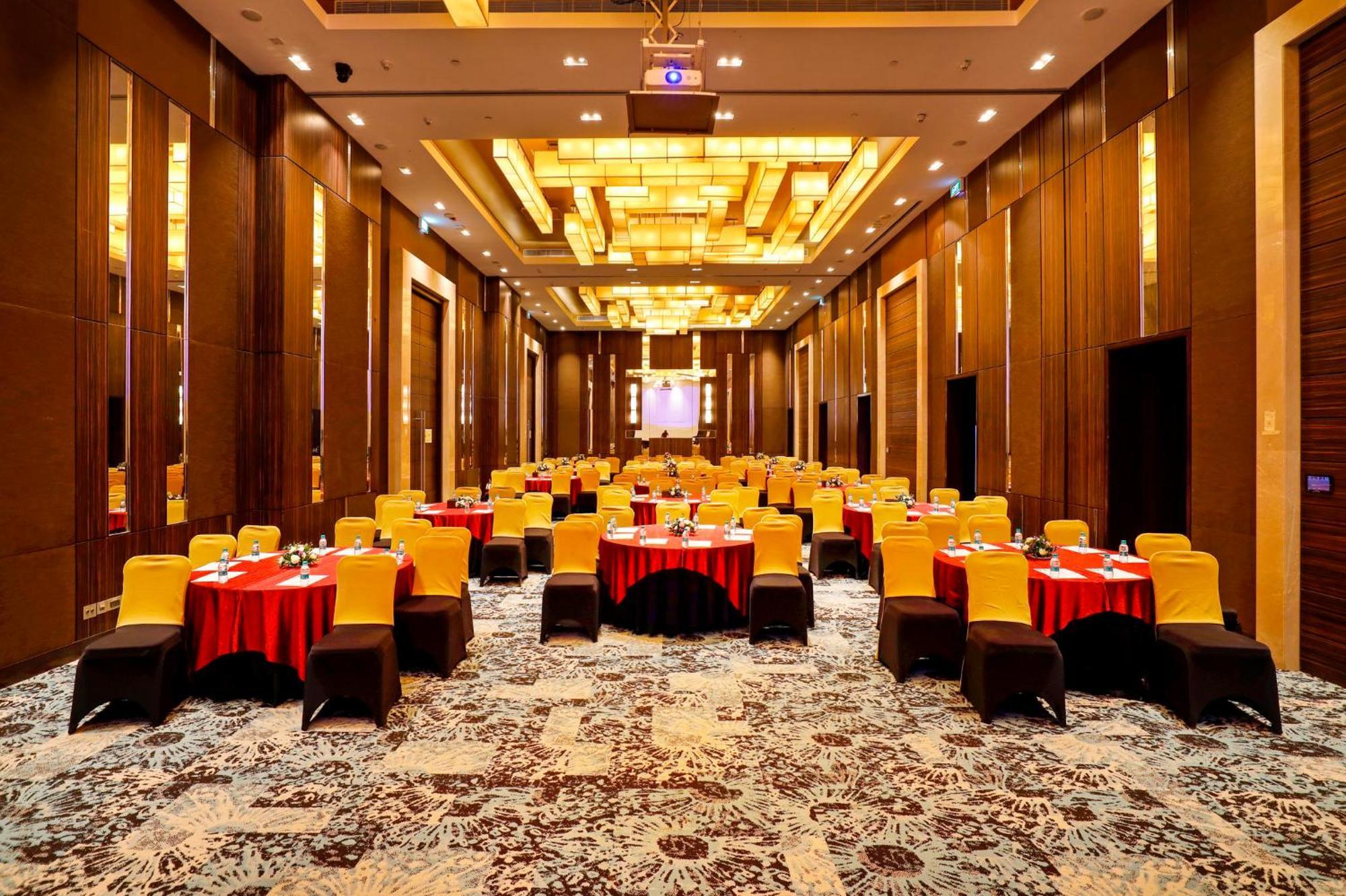 Holiday Inn Chennai Omr It Expressway By Ihg Exterior photo