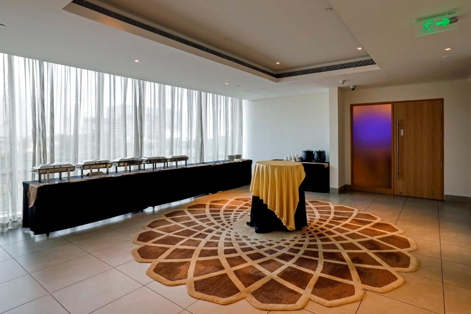Holiday Inn Chennai Omr It Expressway By Ihg Exterior photo
