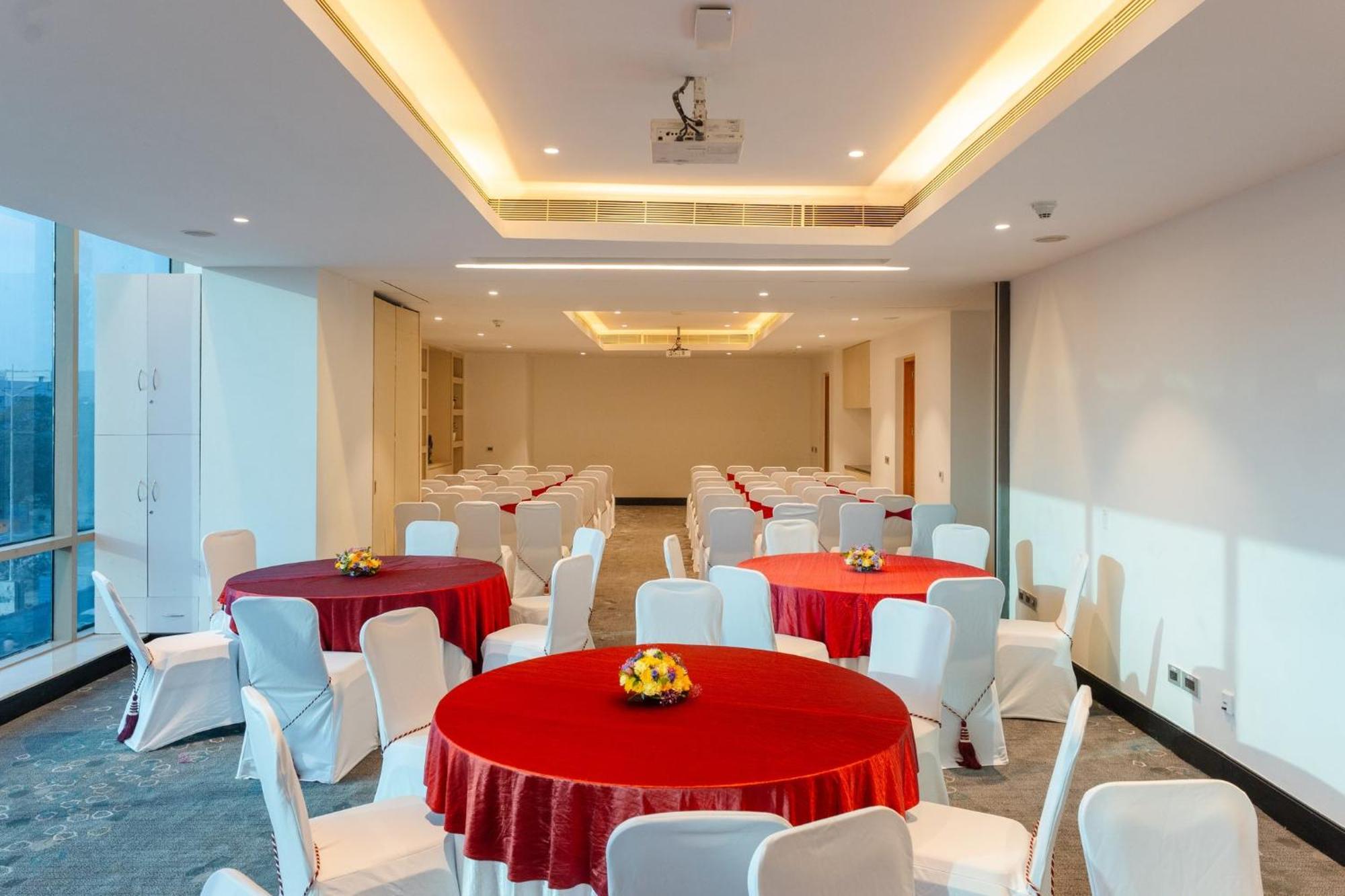 Holiday Inn Chennai Omr It Expressway By Ihg Exterior photo